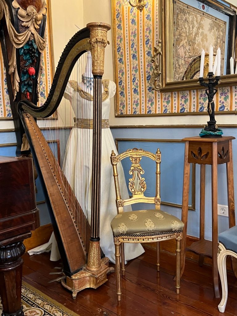 18th century harp - Hotel Buen Retiro